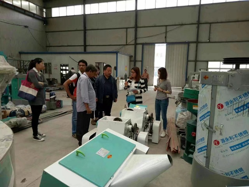 加拿大客户参观订购杂粮加工设备，合作愉快。